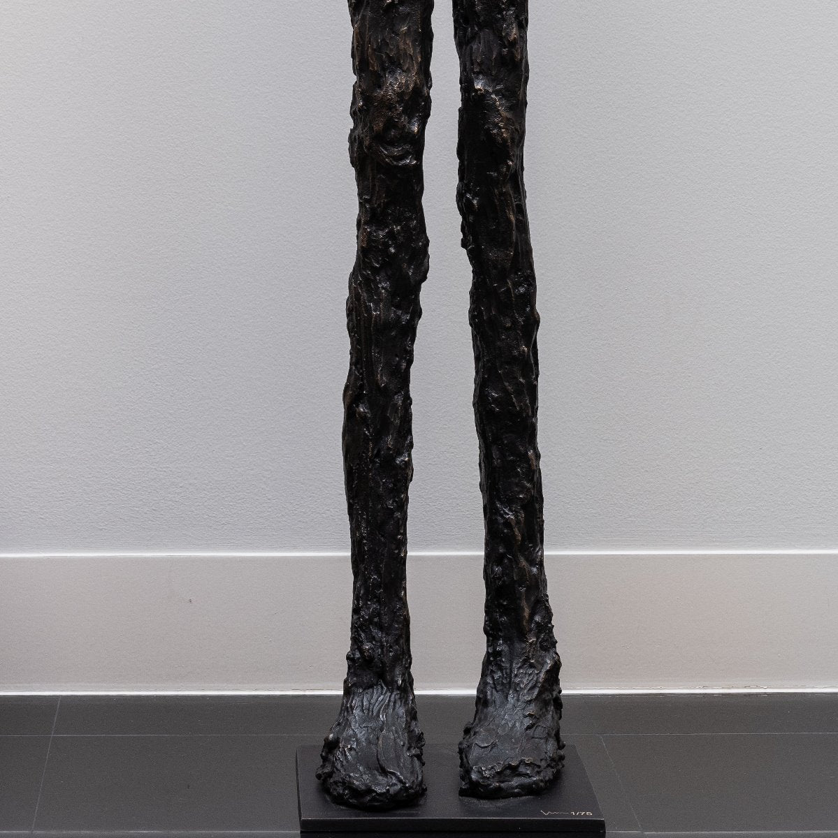 Bronzestatue von Gardeco To Explain