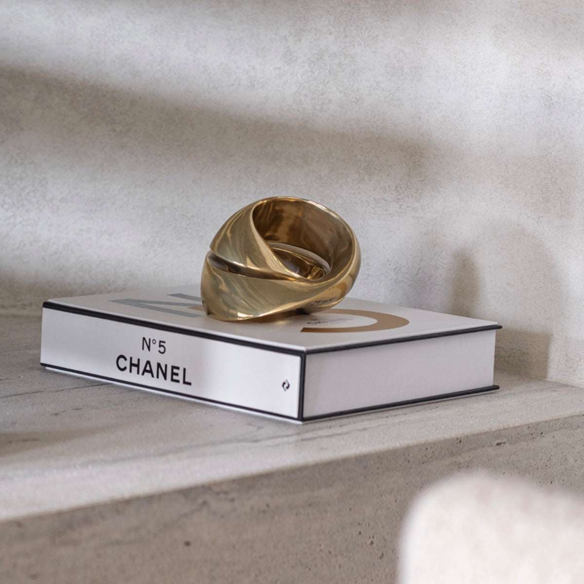 Bronzeskulptur "Bijou Small" von Guido Deleu