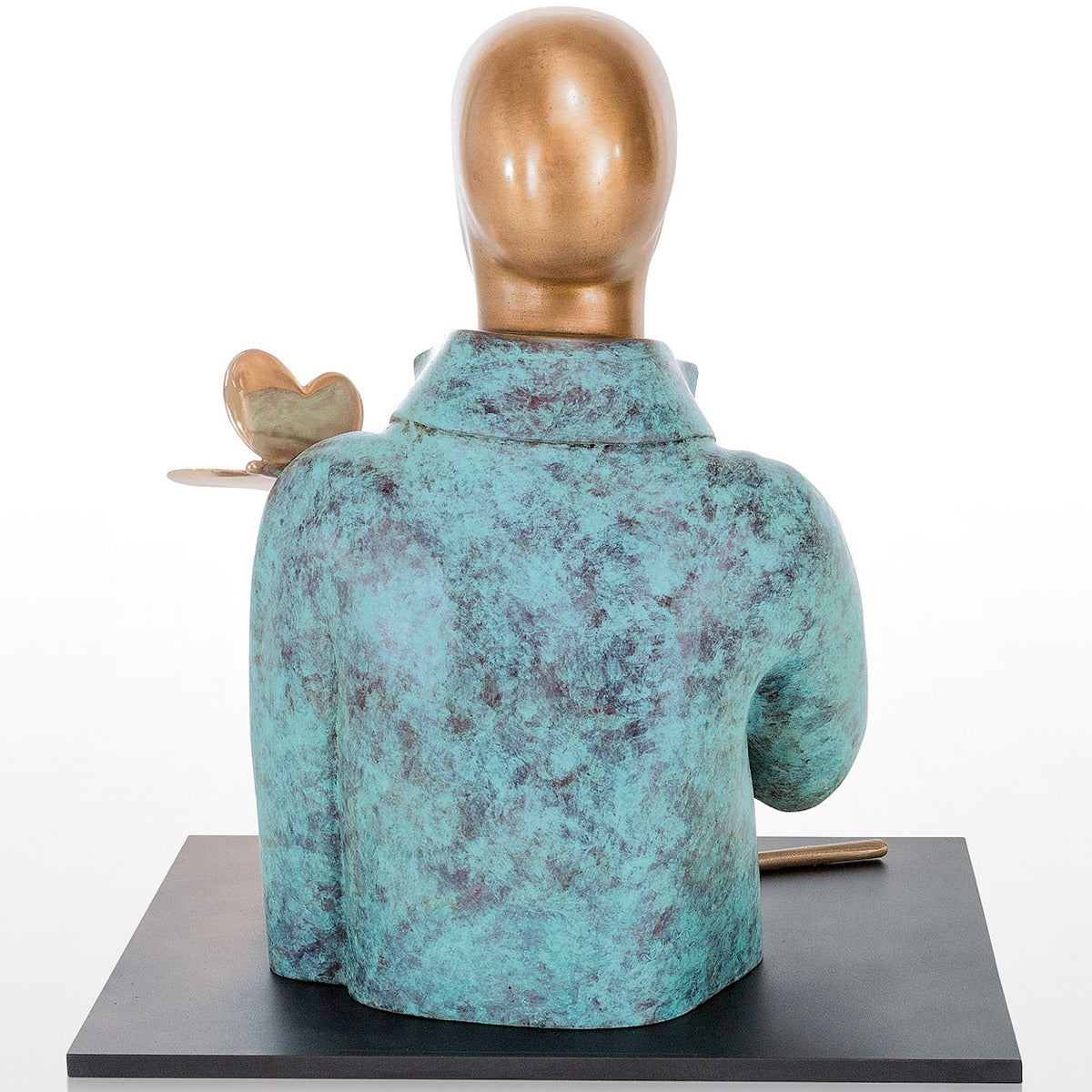 Rückansicht der Bronzeskulptur "Stille"