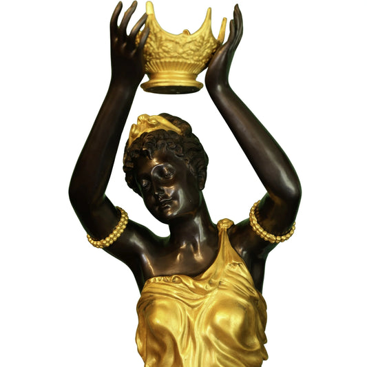 Bronzeskulptur "Junge Prinzessin bringt die Krone" von Miguel Fernando López