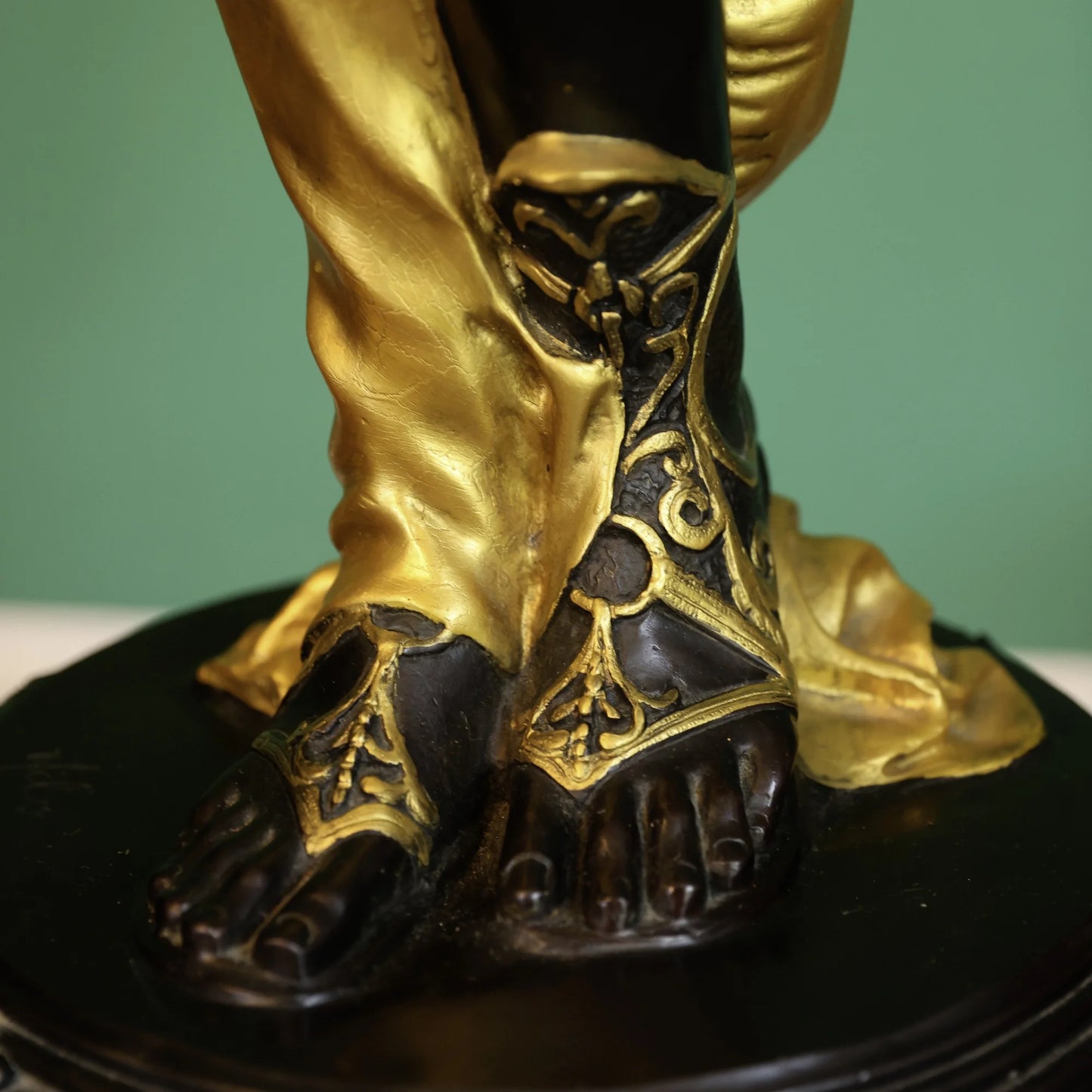Bronze sculpture "Young Princess Bringing the Crown" by Miguel Fernando López