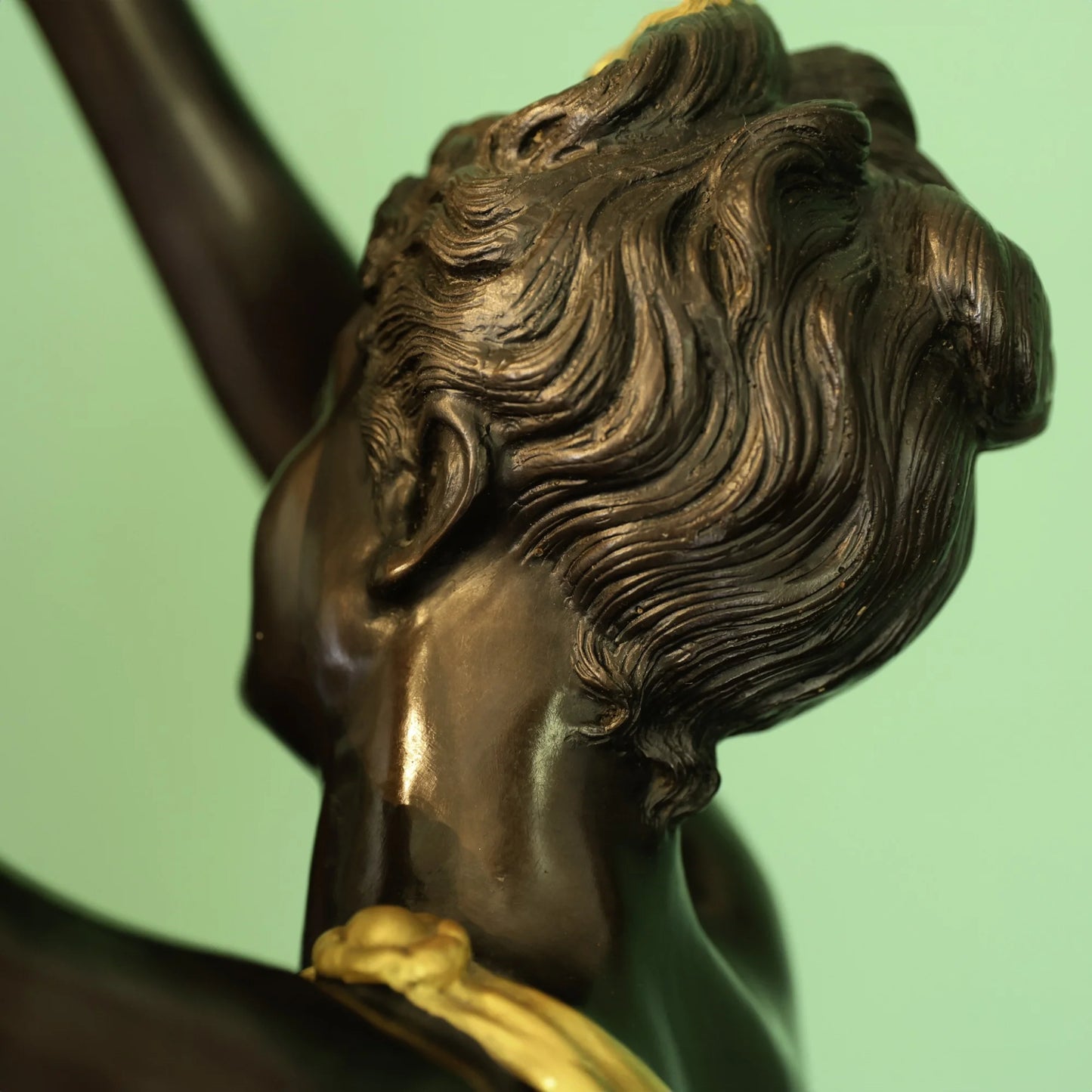 Bronze sculpture "Young Princess Bringing the Crown" by Miguel Fernando López