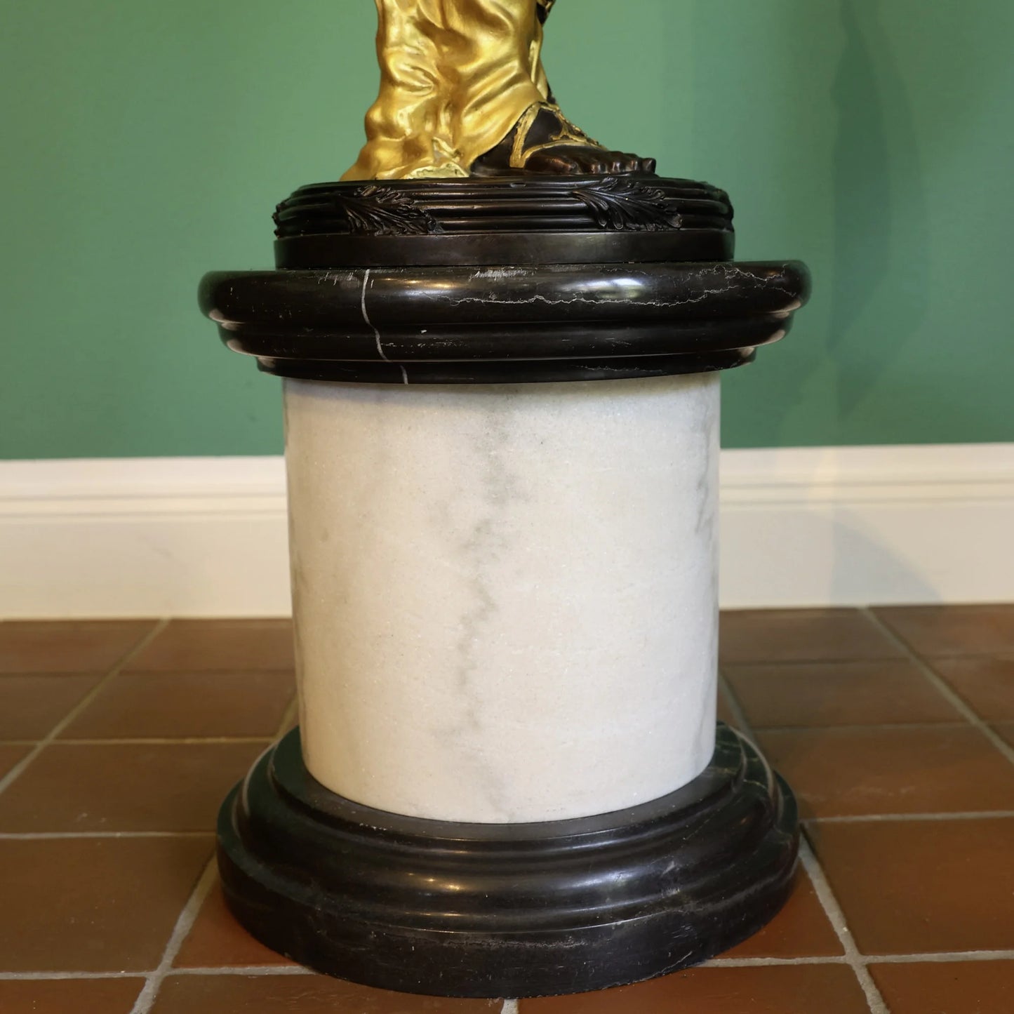 Bronze sculpture "Young Princess Bringing the Crown" by Miguel Fernando López