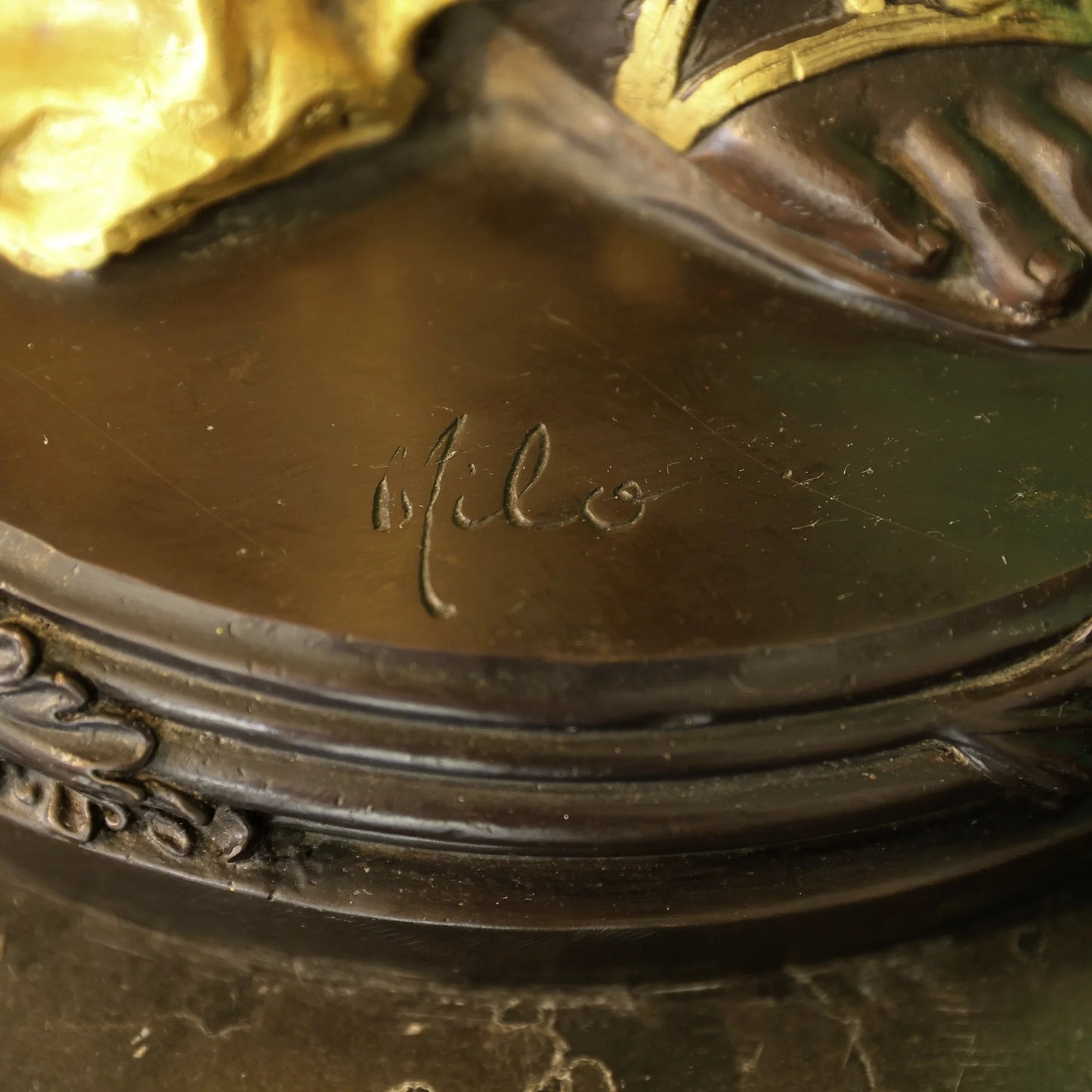 Bronze sculpture "Young Princess Bringing the Crown" by Miguel Fernando López