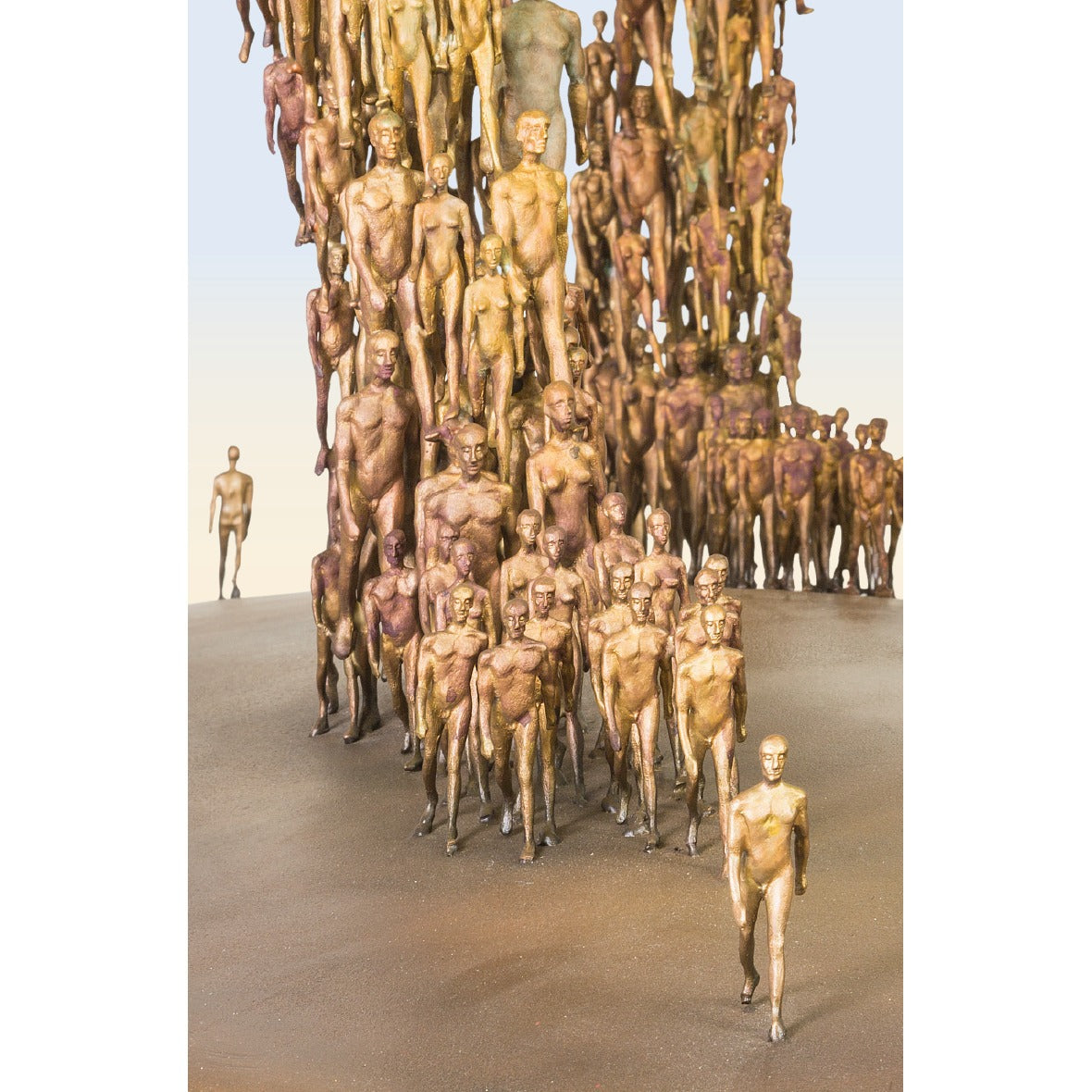 Nahansicht der Bronzeskulptur "Going"