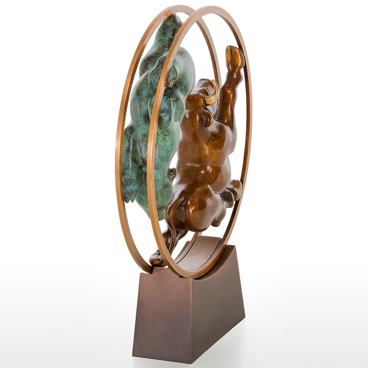 Bronzeskulptur "Bulle & Bär im Rad" von Jagna Weber