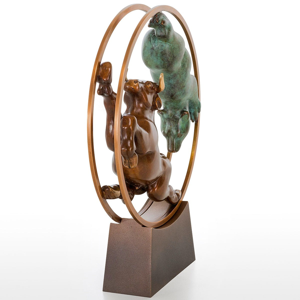 Bronzeskulptur "Bulle & Bär im Rad" von Jagna Weber