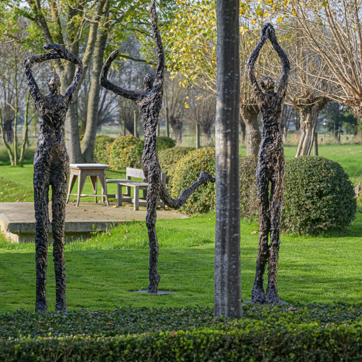 Bronze sculpture "Cloud Catching" by Ann Vrielinck