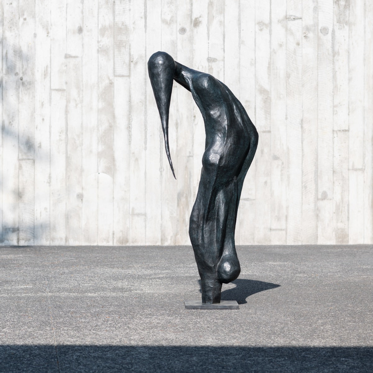Bronze sculpture "Modest" by Nele Serpieters