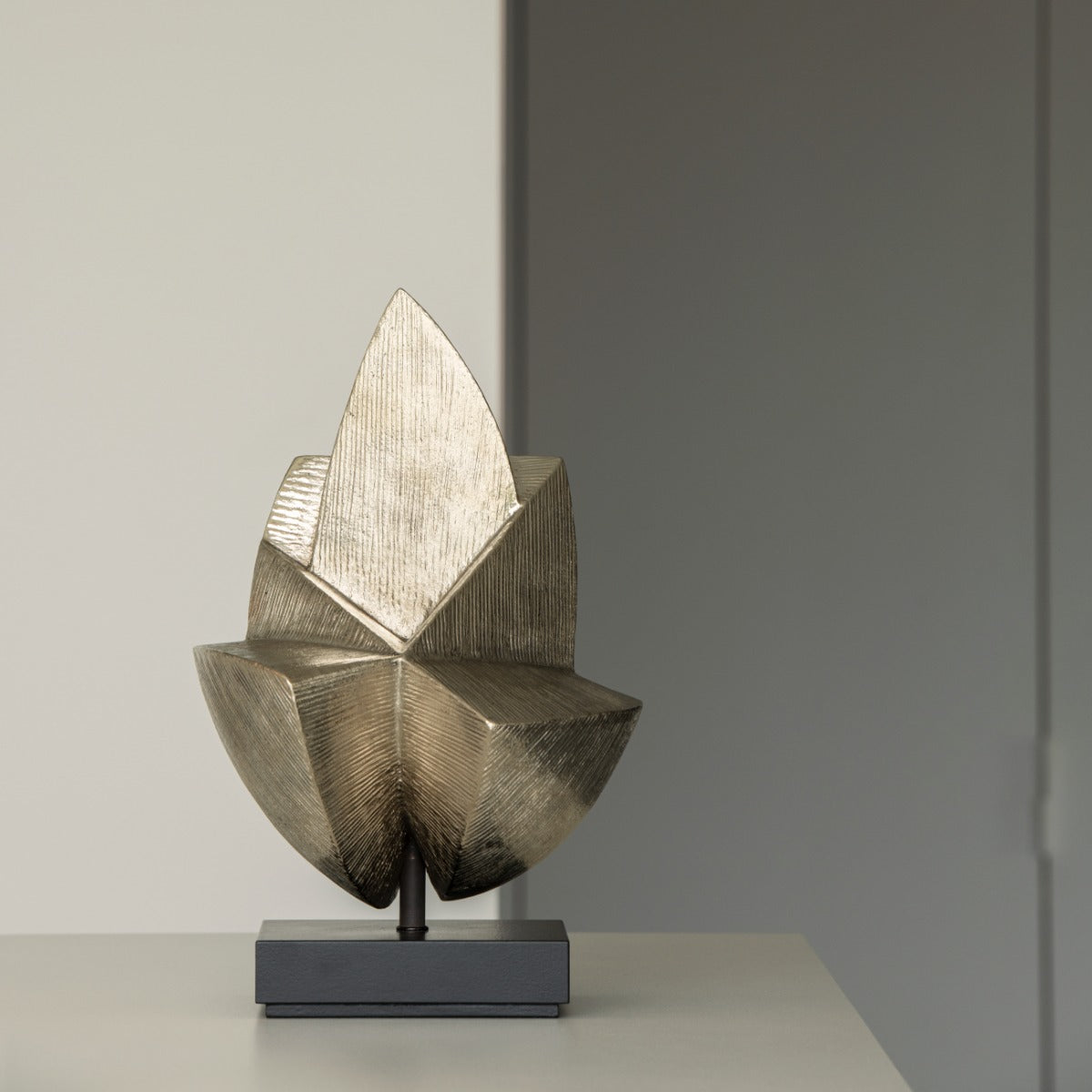 Bronze sculpture "Musing" by Sofia Speybrouck