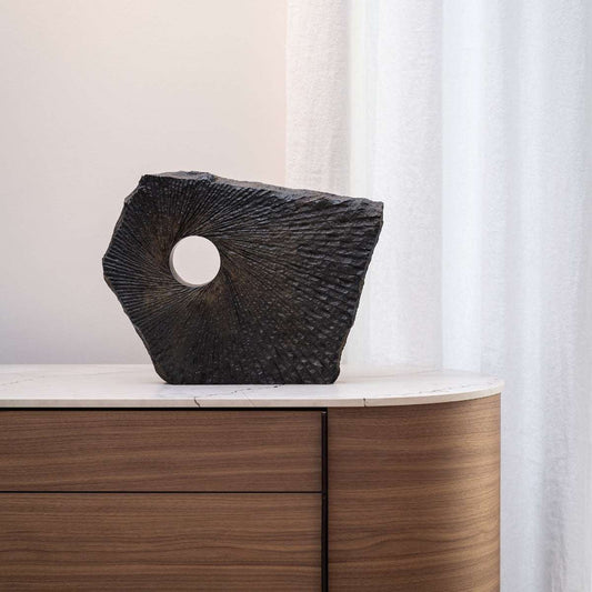 Bronzeskulptur "Resilience" von Marc Caelenberghe mit einer braunen Patina