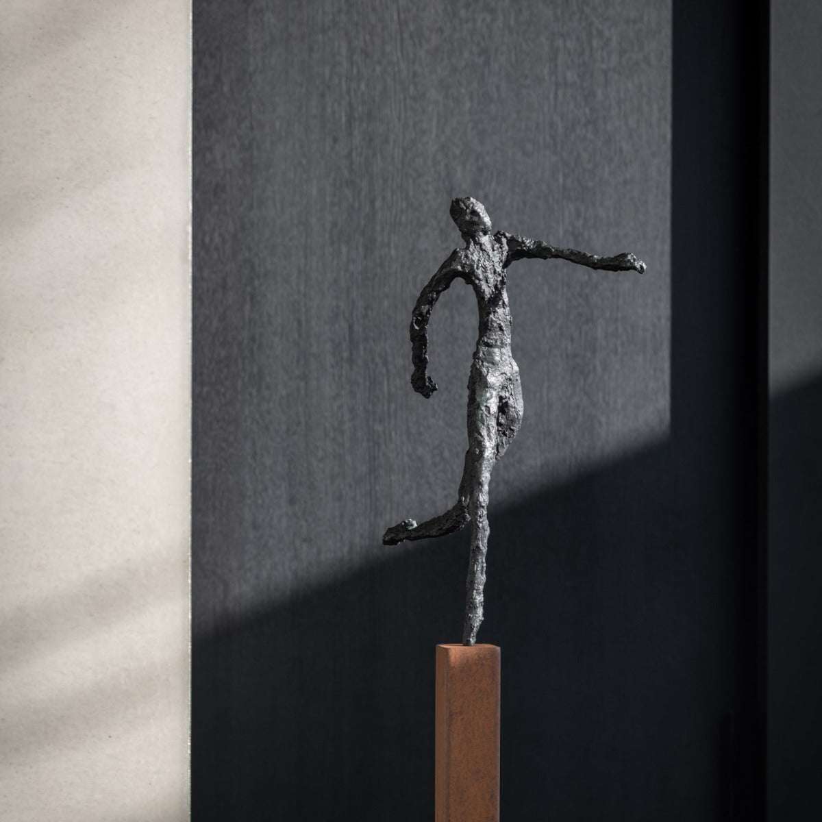 Bronzeskulptur "To Follow" von Ann Vrielinck