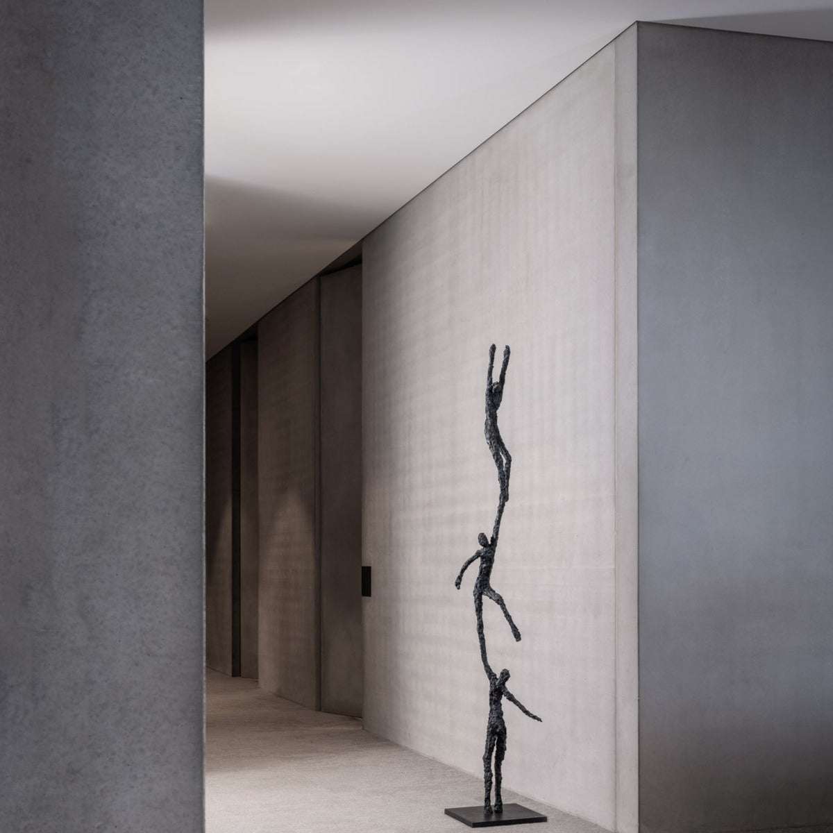 Bronzeskulptur "To Grab" von Ann Vrielinck