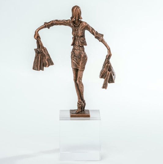 Bronzeskulptur moderne Frau mit Tüten