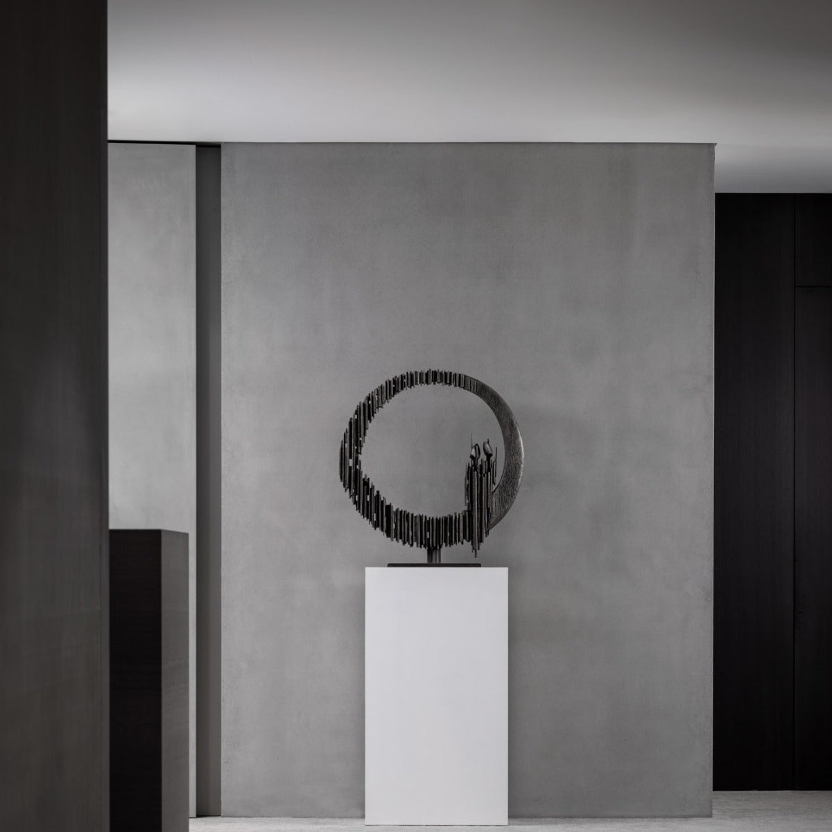Bronze sculpture "Circle of love" by Guy Buseyne