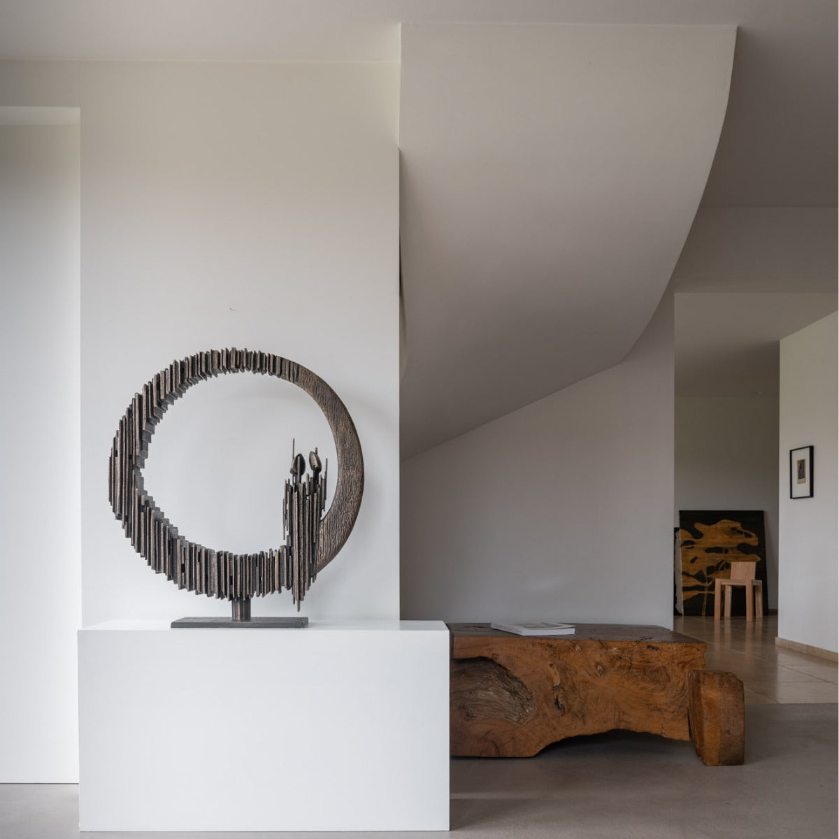 Bronze sculpture "Circle of love" by Guy Buseyne