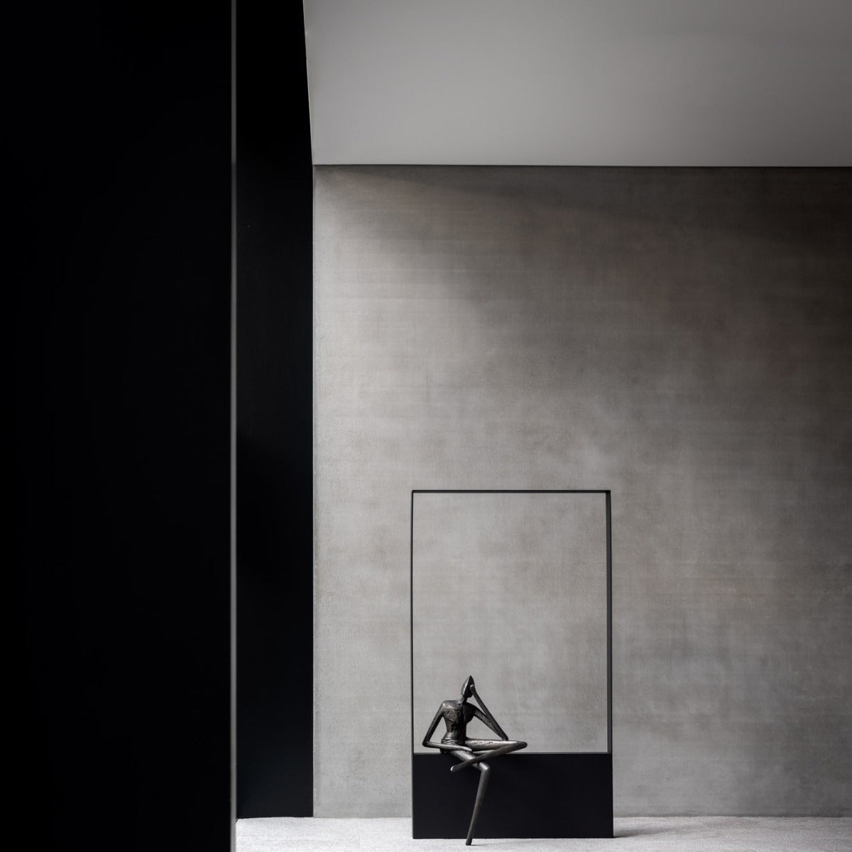 Bronze sculpture "Let me think" by Guy Buseyne