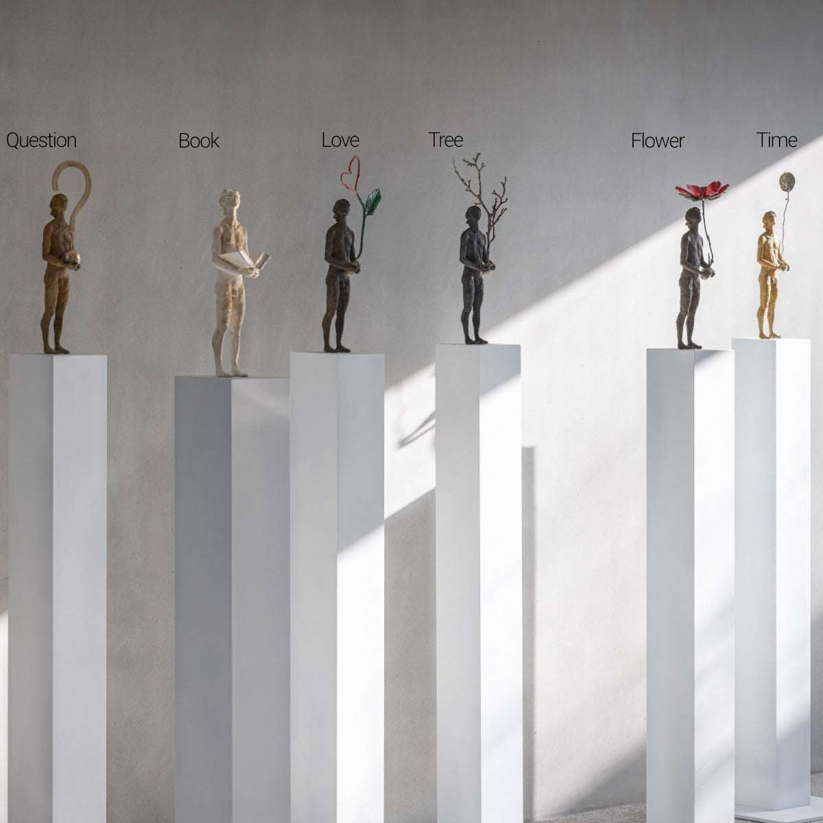 Bronzeskulptur "Thoughts 6 - The Book" von Raffaella Benetti