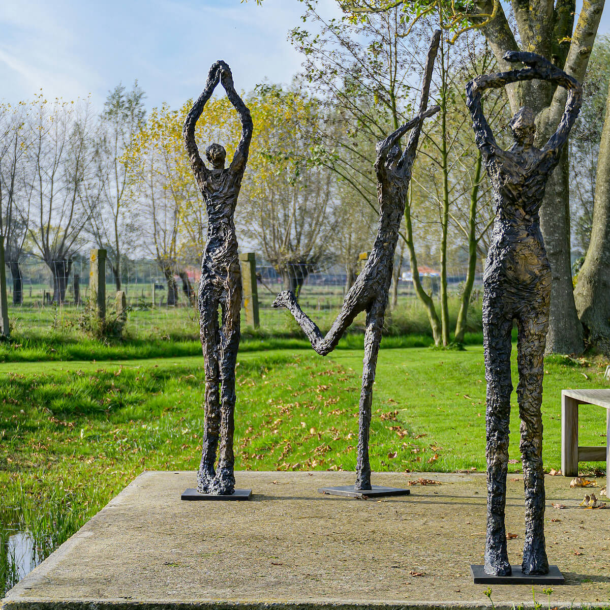 Bronzefiguren im Garten von Ann Vrielinck