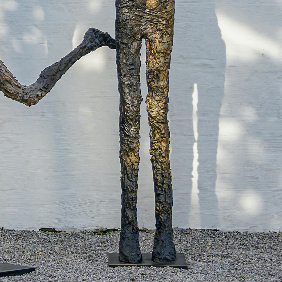 Bronze sculpture "Moon Staring" by Ann Vrielinck