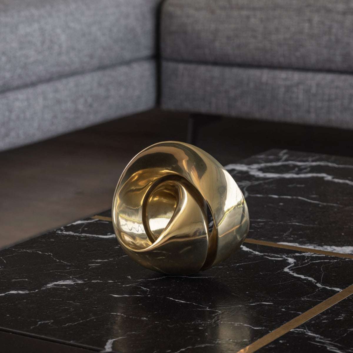Bronzeskulptur "Bijou Small" von Guido Deleu