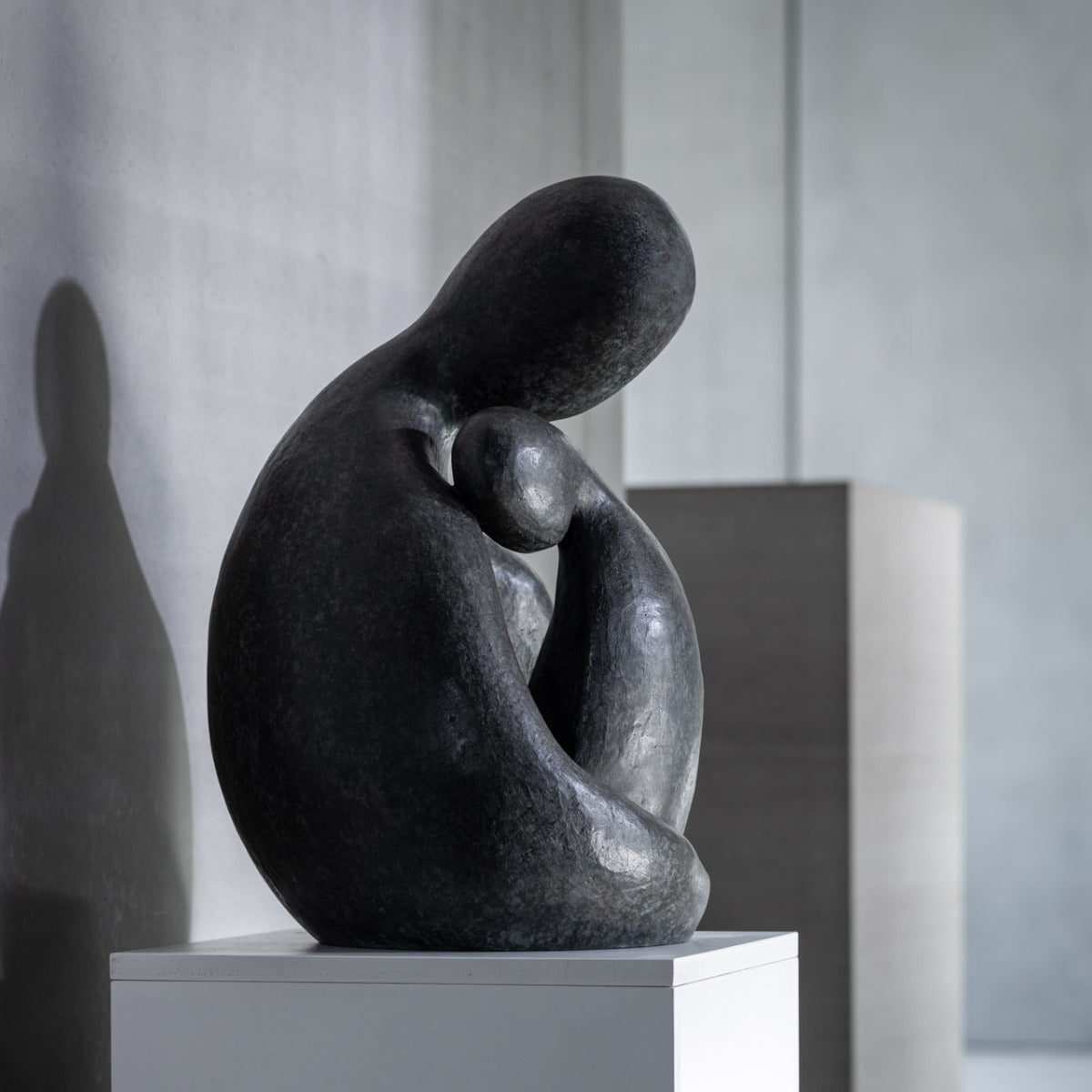 Bronze sculpture "Affection" by Mieke Deweerdt