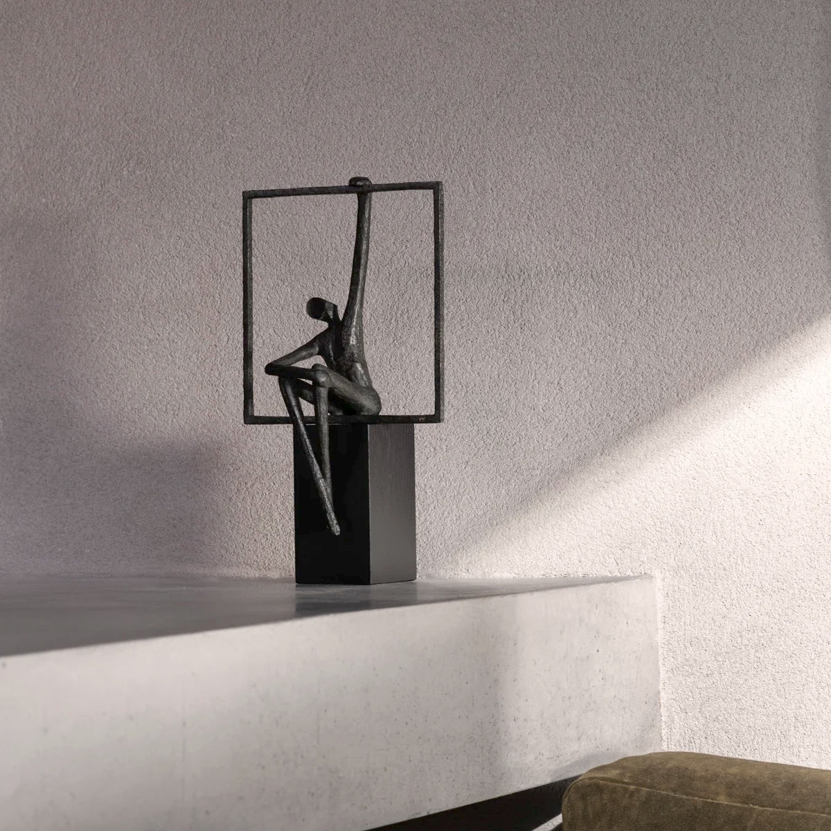 Bronze sculpture "Artus" by Guy Buseyne