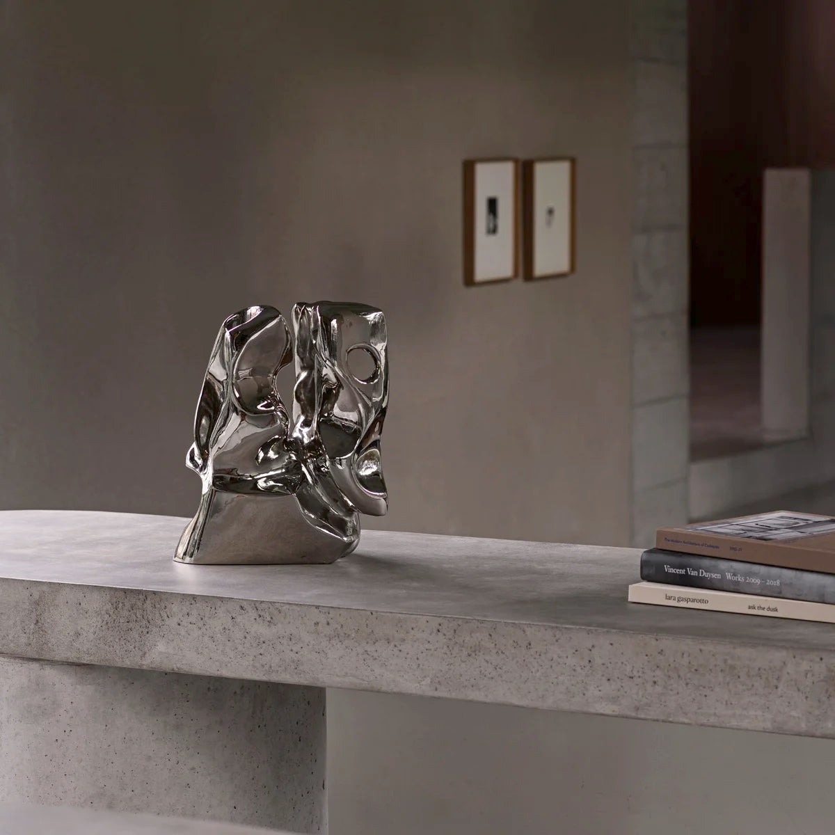 Bronzeskulptur "Shifting Perspectives" von Cornelius Vandeputte