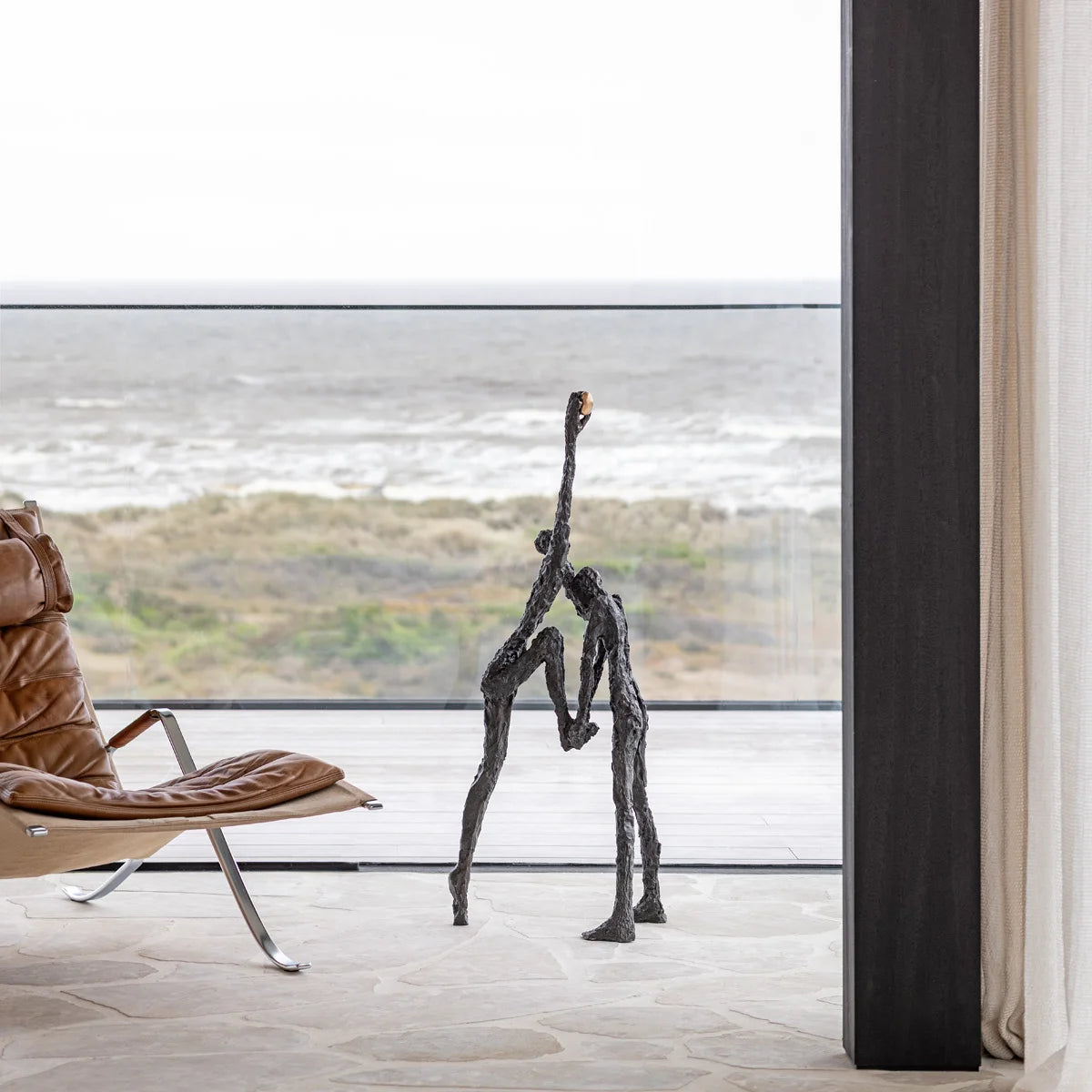 Bronze sculpture "To find" by Ann Vrielinck