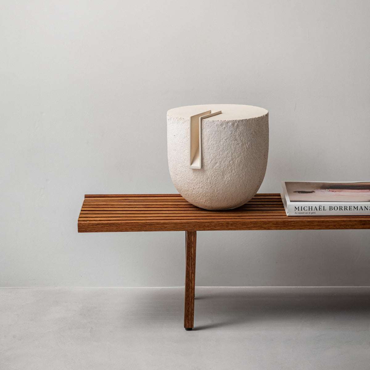 Keramikvase "Clausa forma vase" von Guy Buseyne