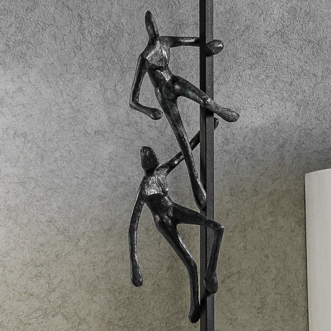 Step by Step Bronzefigur von Guy Buseyne