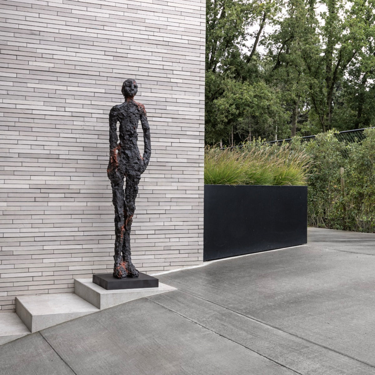 bronze sculpture "Think" by Ann Vrielinck