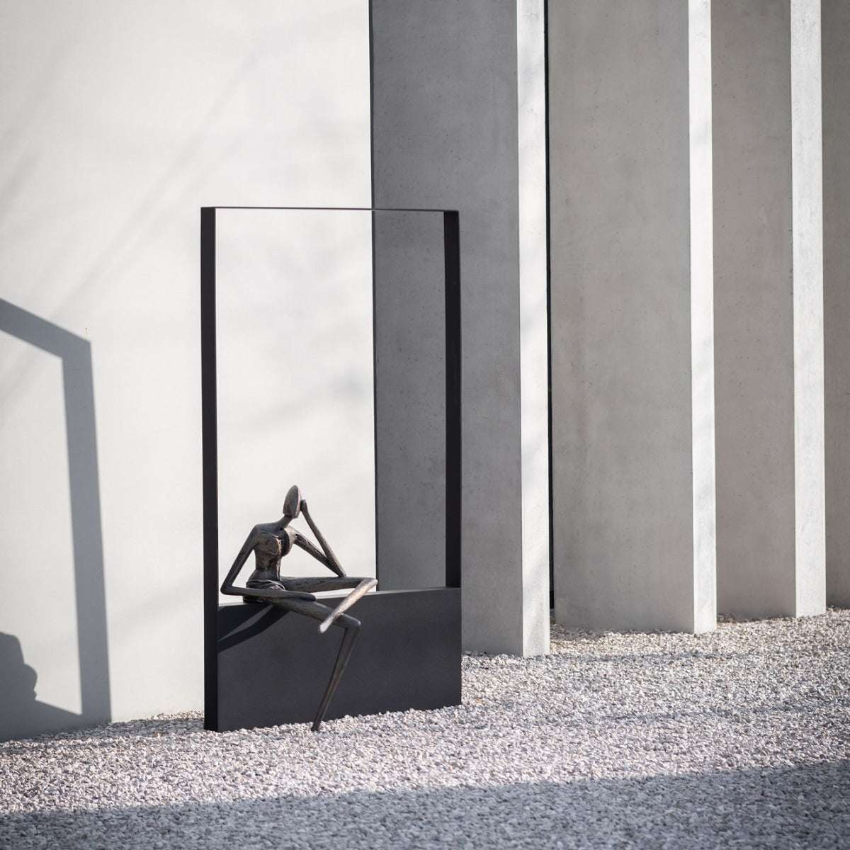Bronzeskulptur "Let me think" von Guy Buseyne