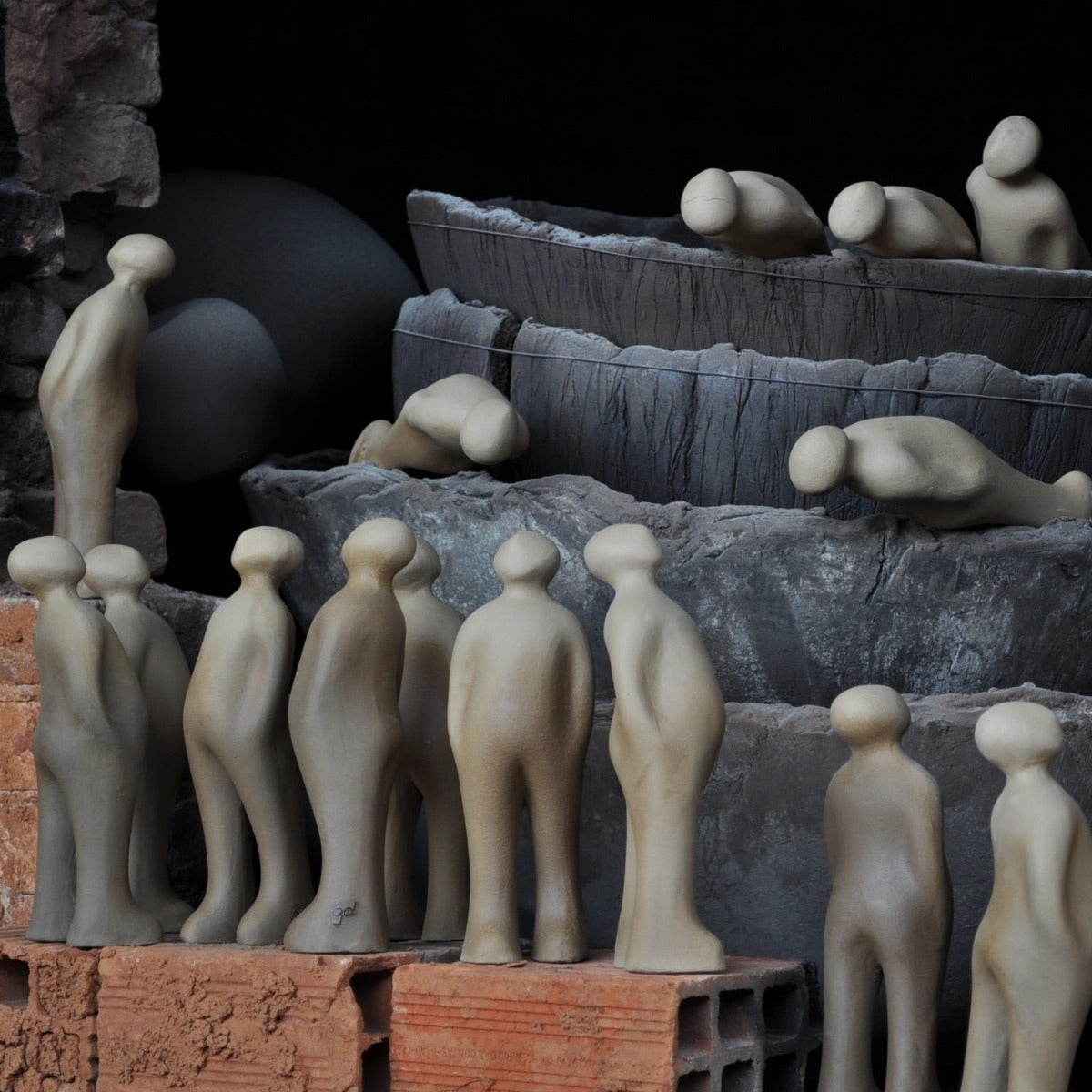 Sculpture "The Visitor Large" by Guido Deleu