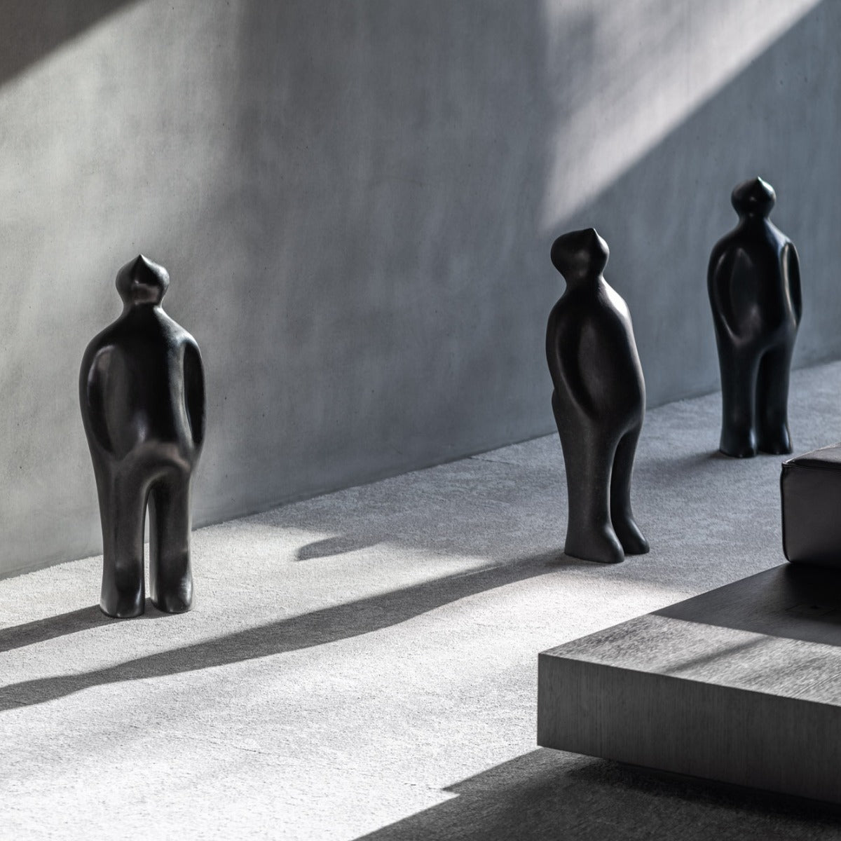 Sculpture "The Visitor Large - Bronze" by Guido Deleu