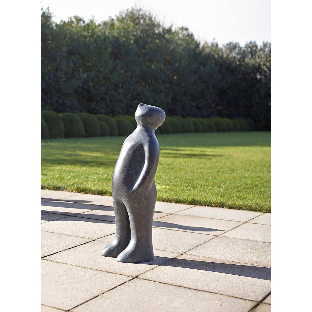 Skulptur "The Visitor Large - Bronze" von Guido Deleu