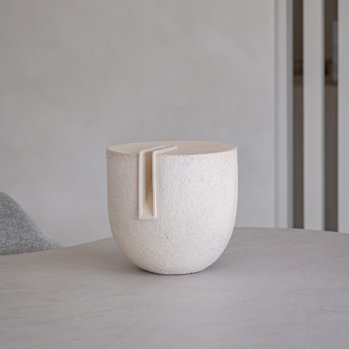 Ceramic vase "Clausa forma vase" by Guy Buseyne