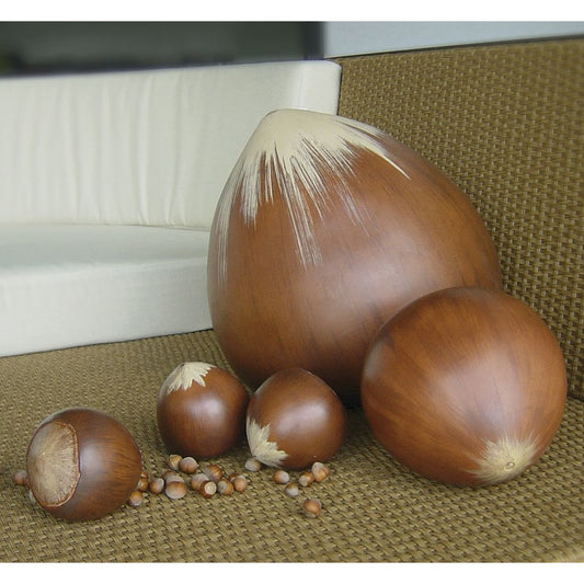 Skulptur "Hazelnut" von Selma Calheira