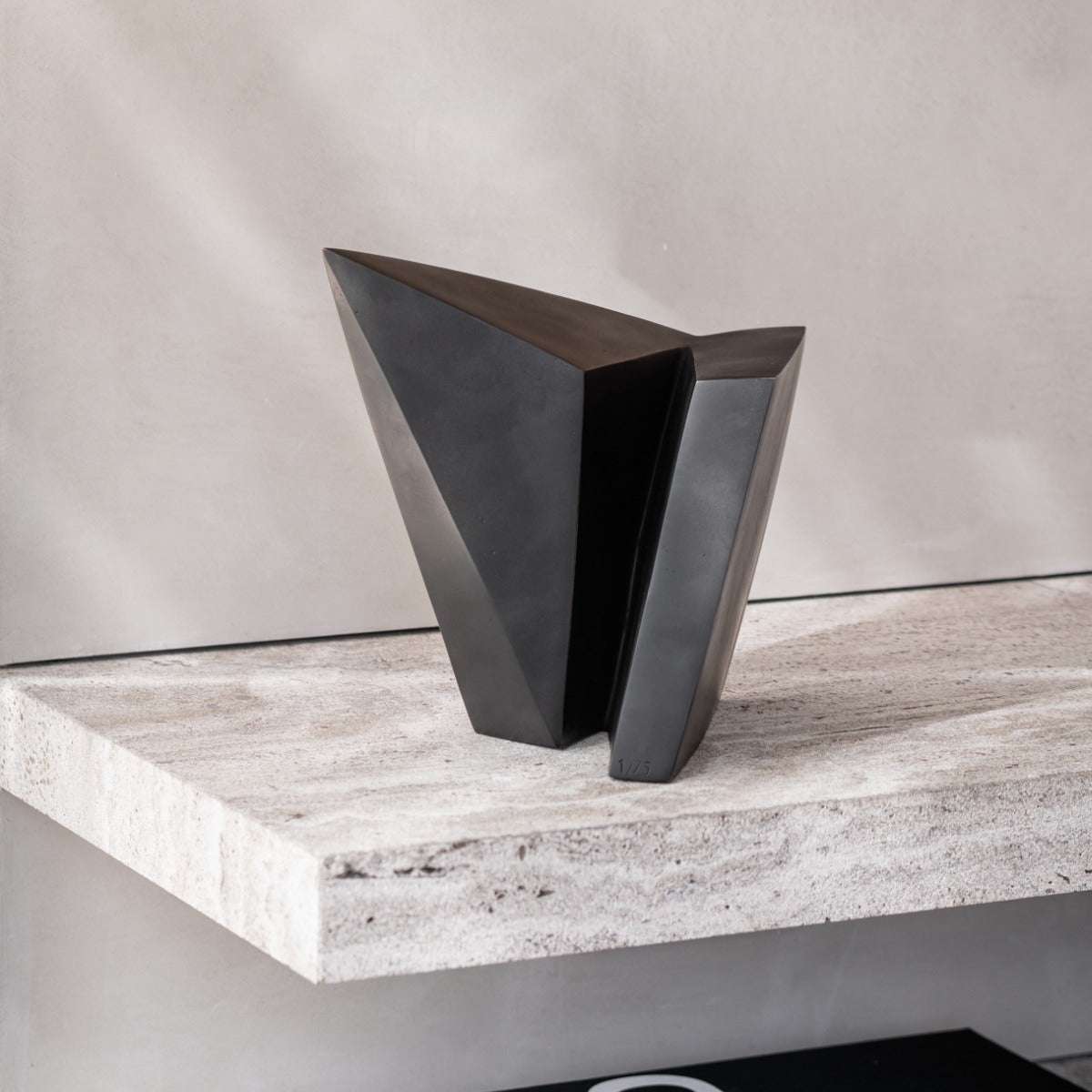 Bronzeskulptur "Distracted perspective" von Kris Demuelenaere