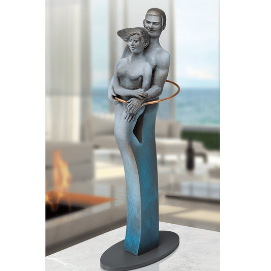 Frontansicht der Bronzefigur "Union" im Wohnraum