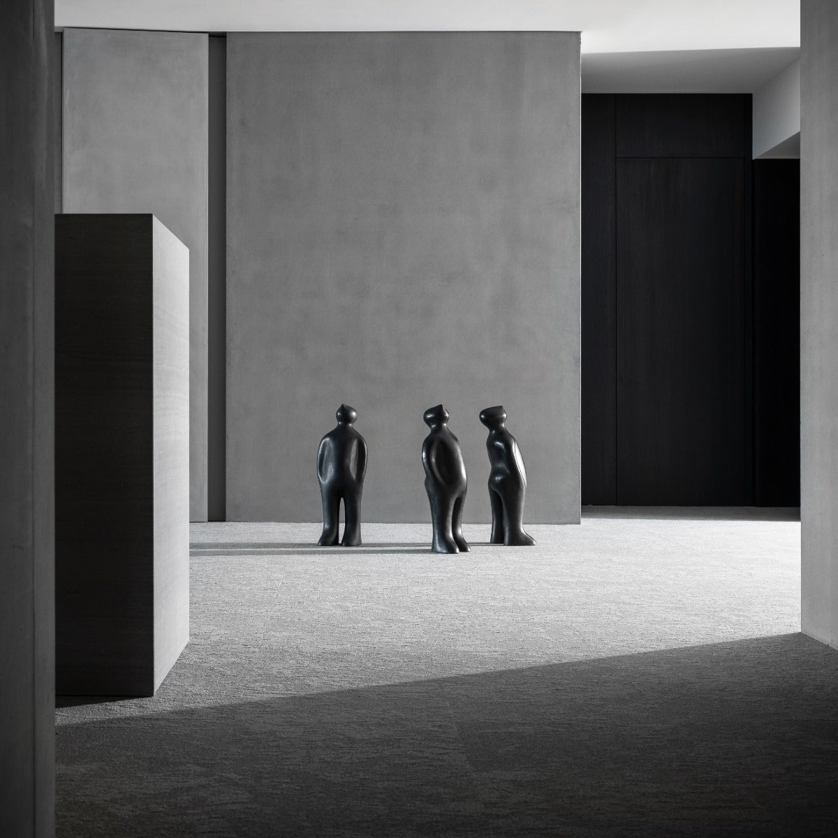 Sculpture "The Visitor Large - Bronze" by Guido Deleu