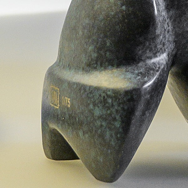 Signatur der Thor Bronzefigur von Gardeco