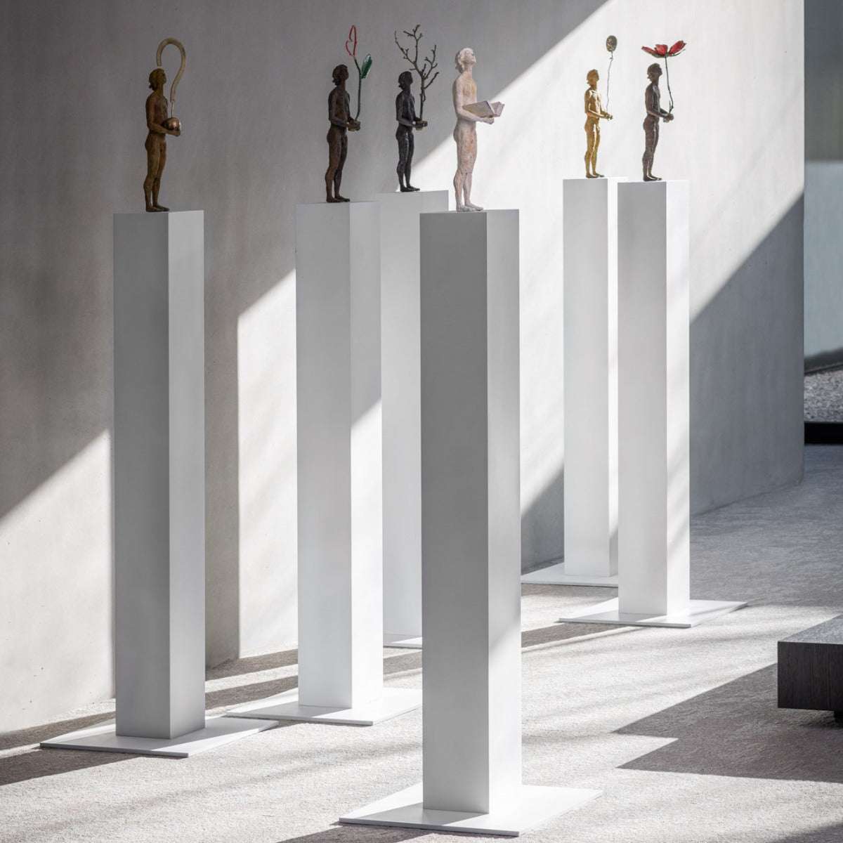 Bronzeskulptur "Thoughts Ensemble" von Raffaella Benetti