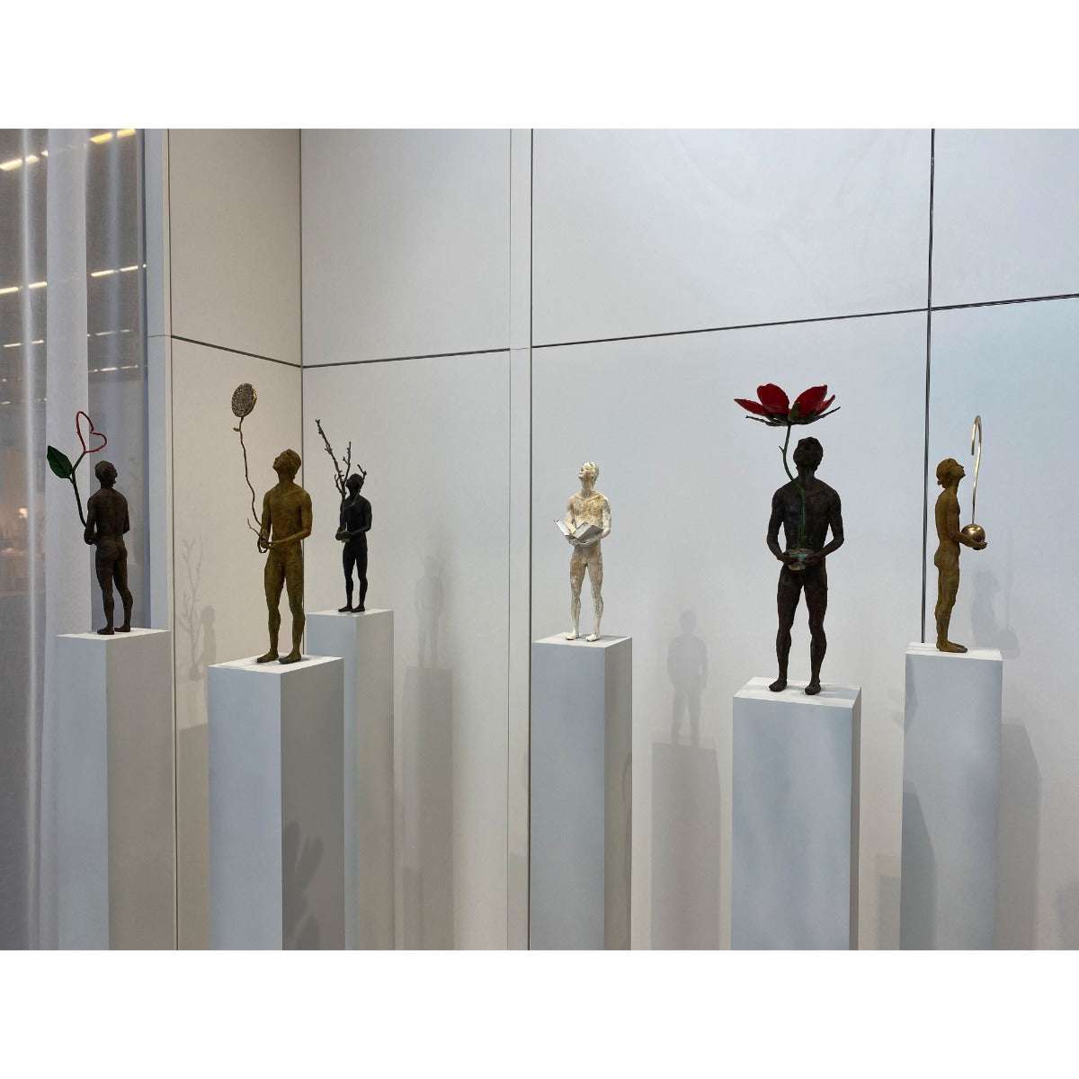 Bronzeskulptur "Thoughts 6 - The Book" von Raffaella Benetti