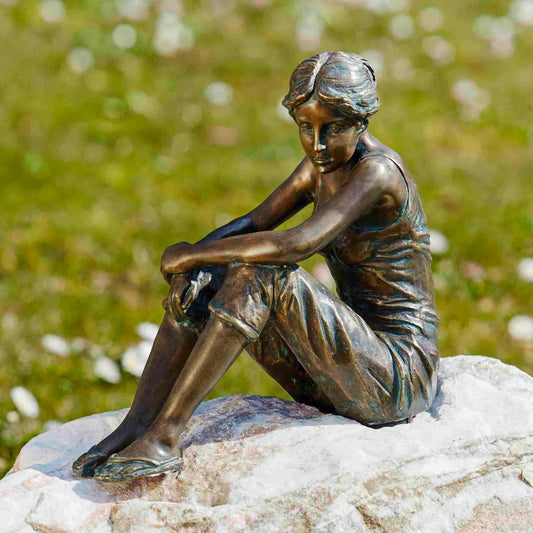 Bronzeskulptur "Carina träumt"