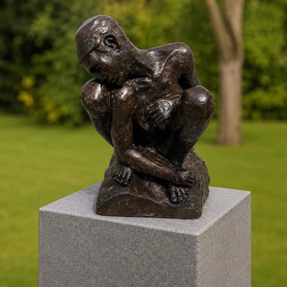 Bronzefigur "Die Kauernde" von Auguste Rodin - Klassische Skulptur