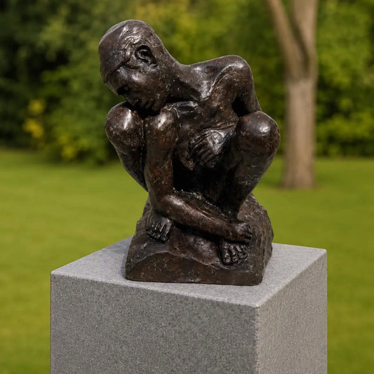 Bronzefigur "Die Kauernde" von Auguste Rodin - Klassische Skulptur