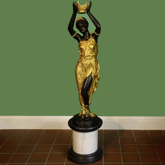 Bronzeskulptur "Junge Prinzessin bringt die Krone" von Miguel Fernando López