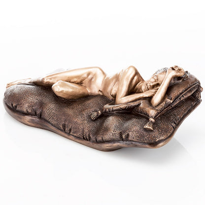 Seitenansicht der Bronzeskulptur "Sleeping Beauty"