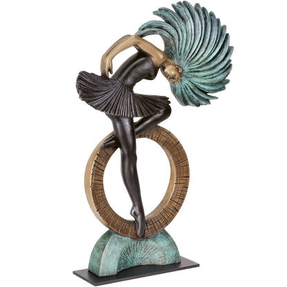 Frontansicht der Bronzeskulptur "Tanzendes Mädchen"